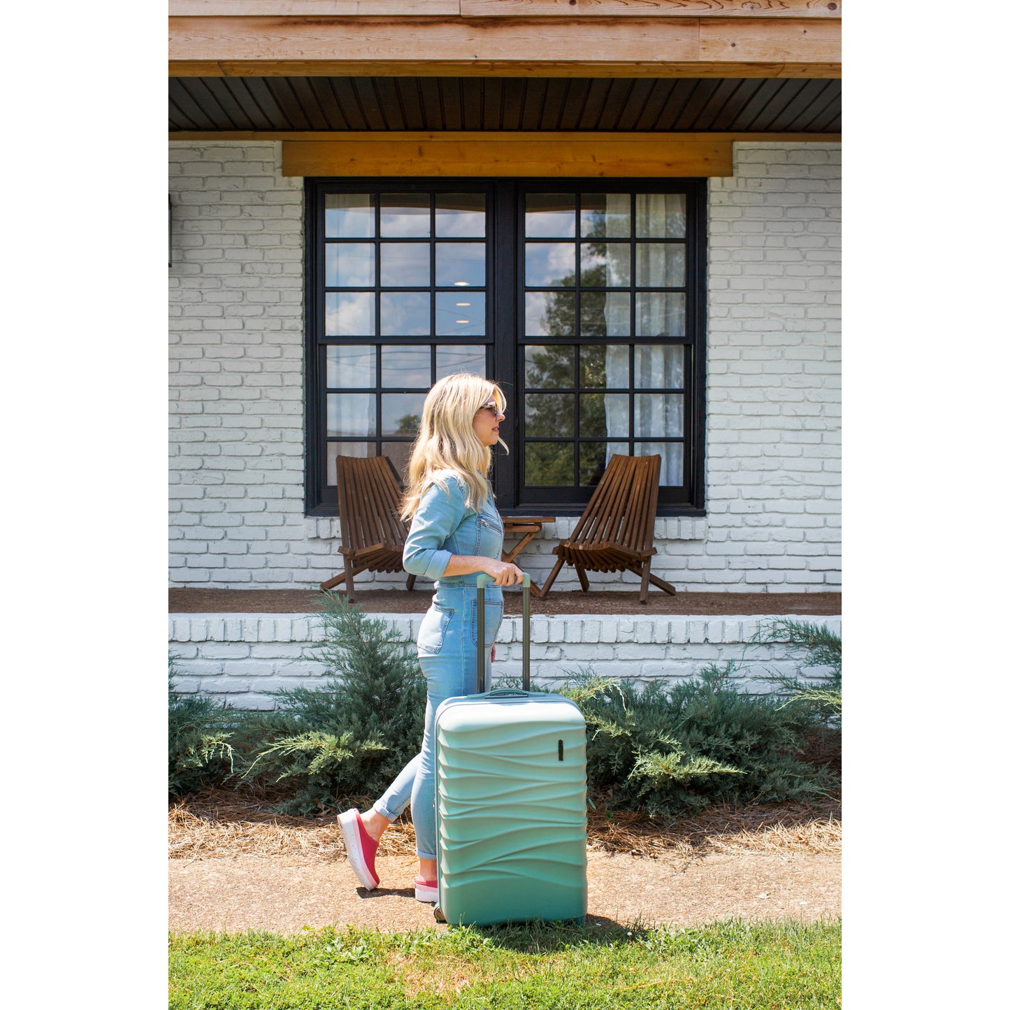 American Tourister Cascade 24" Hardside Medium Checked Upright Spinner Luggage