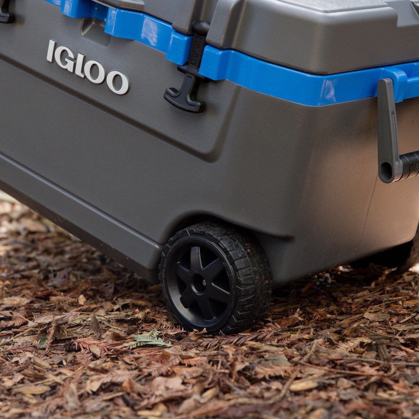 Igloo 72 QT Overland Ice Chest Cooler with Wheels, Gray and Sneaky Blue